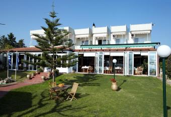 Evoikos beach & resort has Balcony rooms