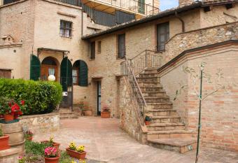 Il Pozzo Di Sant Andrea has Balcony rooms