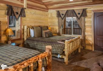 Alaska Knotty Pine B&B has rooms with a private hot tub
