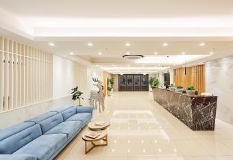 Seattle B Hotel has rooms with a private hot tub