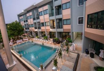 Phuket Airport Place - SHA Plus has Balcony rooms