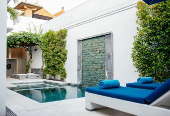 Kamil Villas allows 18 year olds to book a room