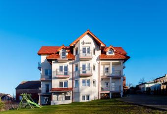 VIPABO Dom Go  cinny Guest House has Balcony rooms