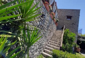 Agriturismo Orrido di Pino has Balcony rooms