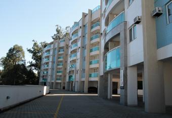 Cobertura Duplex Vista Mar has rooms with a private hot tub