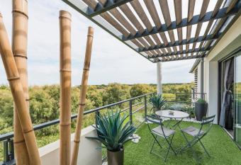 Appartement de L Espiguette allows 18 year olds to book a room