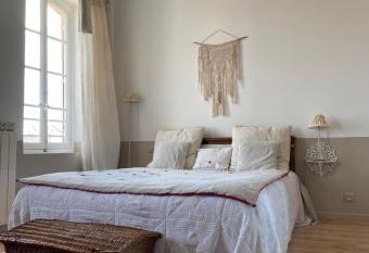 Le logis blanc bed&breakfast allows 18 year olds to book a room