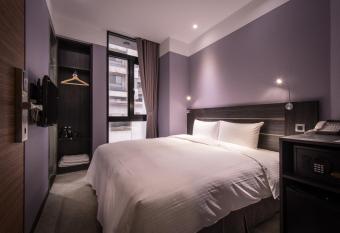 Yi Su Hotel-Taipei Ningxia allows 18 year olds to book a room