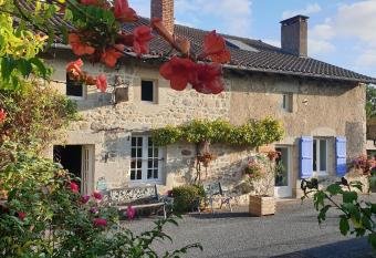 La Vieille Maison de Pensol allows 18 year olds to book a room