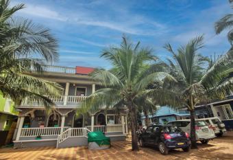 Roseal Beach Front has Balcony rooms