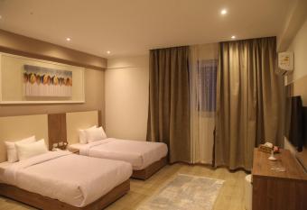 Jewel Assiut Hotel has rooms with a private hot tub