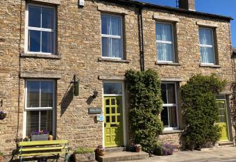 Milton House Studio Apartments Askrigg allows 18 year olds to book a room