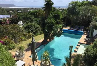 Oceangolf Guest House has Balcony rooms