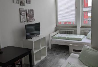 PM-Rooms allows 18 year olds to book a room