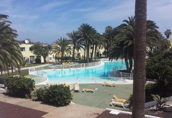 Habitaciones Residencial Corralejo Centro Playa allows 18 year olds to book a room