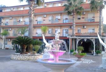 Hotel Happy Days has Balcony rooms