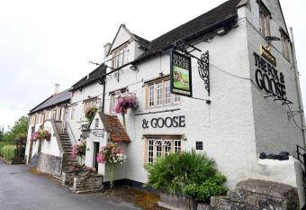 Fox & Goose, Barrow Gurney by Marston s Inns allows 18 year olds to book a room