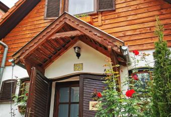 Zebeg  ny Apartman allows 18 year olds to book a room