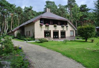 Maupertuus Bennekom allows 18 year olds to book a room