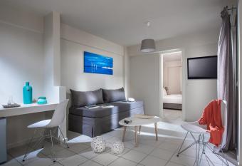 Casa Bianca Adults Only  allows 18 year olds to book a room