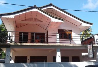 Paradise Beach House has Balcony rooms