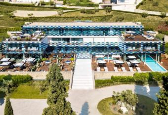 Eden Reserve Hotel has Balcony rooms