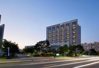 Wirye Militopia Hotel allows 18 year olds to book a room