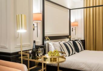 Villa Brown Ermou, a member of Brown Hotels allows 18 year olds to book a room