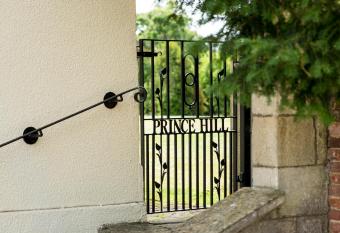 Prince Hill House has Balcony rooms