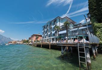 Hotel Venezia allows 18 year olds to book a room