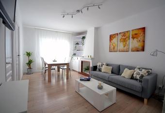 Sunny Apartment Central Sitges allows 18 year olds to book a room