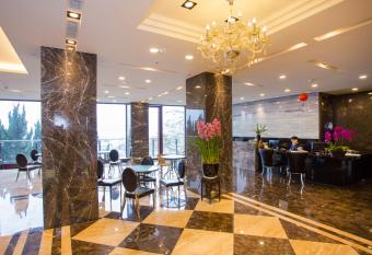 Shui Sha Lian Hotel allows 18 year olds to book a room