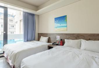                                                                                                             allows 18 year olds to book a room