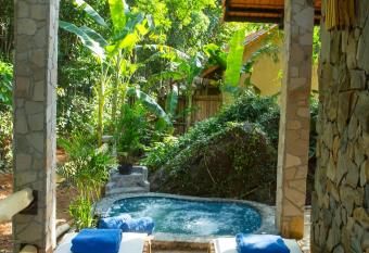 Valley Village Phu Quoc has rooms with a private hot tub