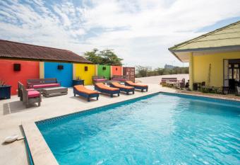 Willemstad Resort allows 18 year olds to book a room
