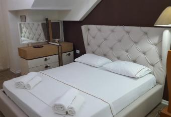 Studenti Studio s allows 18 year olds to book a room