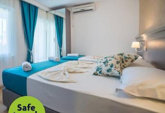 Guest House S-Lux has Balcony rooms