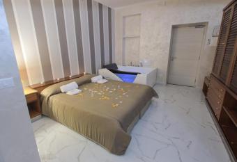 Hotel Holiday has Balcony rooms