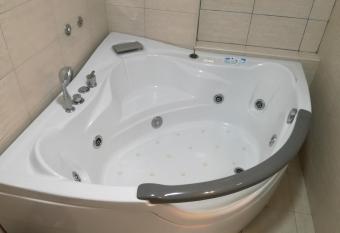 Rooms Green Set has rooms with a private hot tub