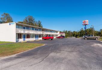 Motel 6 Connelly Springs has Smoking rooms