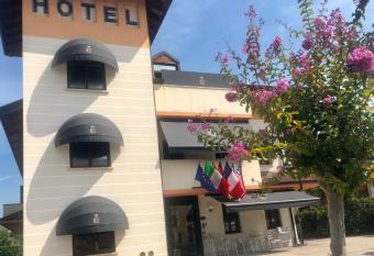 Small Hotel Royal HOTEL RC12 has Balcony rooms