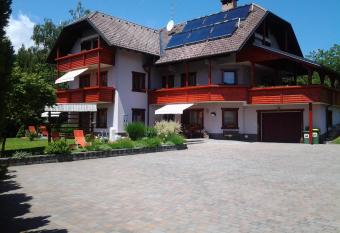 Haus Alexandra Apartment allows 18 year olds to book a room