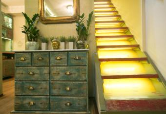 Design Apartment has rooms with a private hot tub