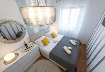 Apartment Jenny allows 18 year olds to book a room