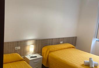 Pensi  n Hedrass allows 18 year olds to book a room