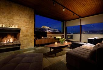 KARYATIS LUXURY MAISONETTE by K&K has rooms with a private hot tub