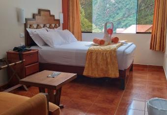 Vista Waynapata 1 23 allows 18 year olds to book a room