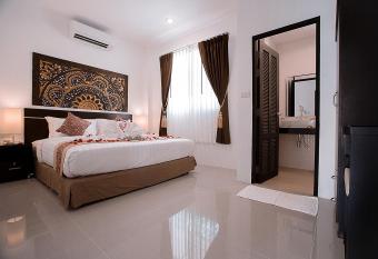 Lux Family Villas Krabi Ao Nang has rooms with a private hot tub