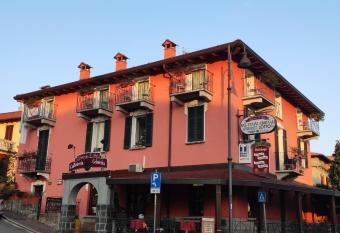 Azzano Holidays B&B has Balcony rooms