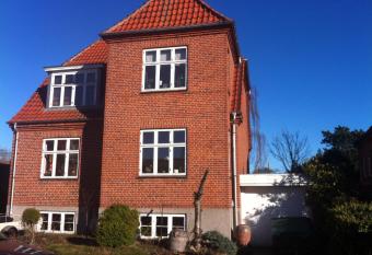 K  ge Bed & Kitchen has Balcony rooms